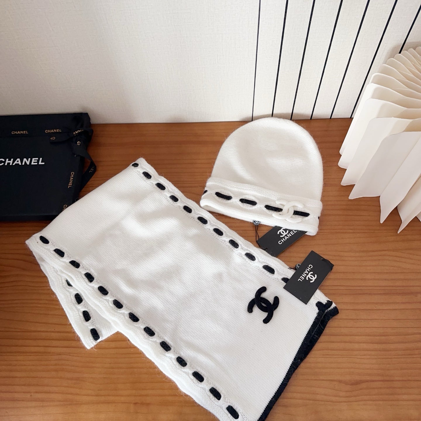 25A scarf and beanie set